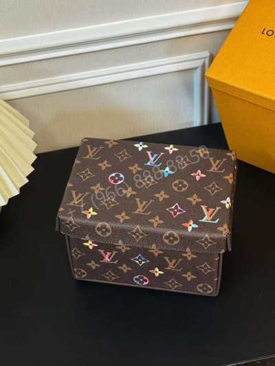 Коробка Louis Vuitton