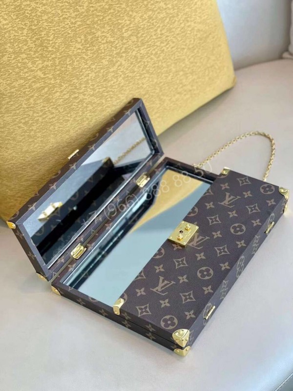 Зеркало Louis Vuitton