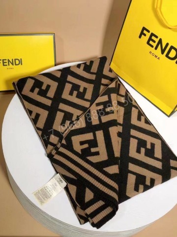 Шарф Fendi