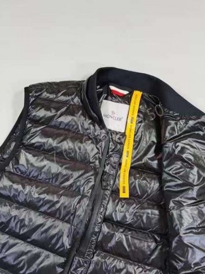 Безрукавка Moncler