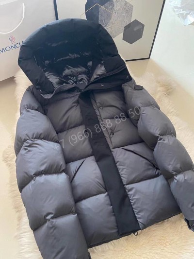 Пуховик Moncler