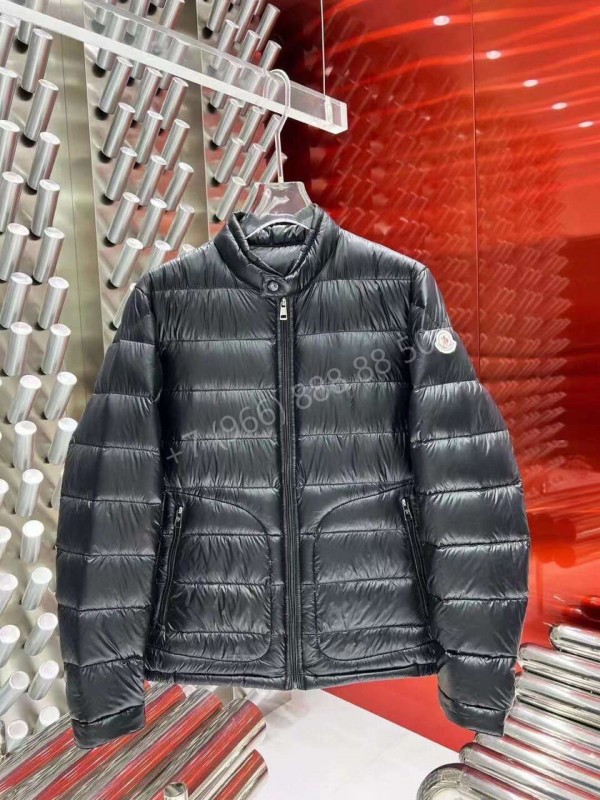 Пуховик Moncler