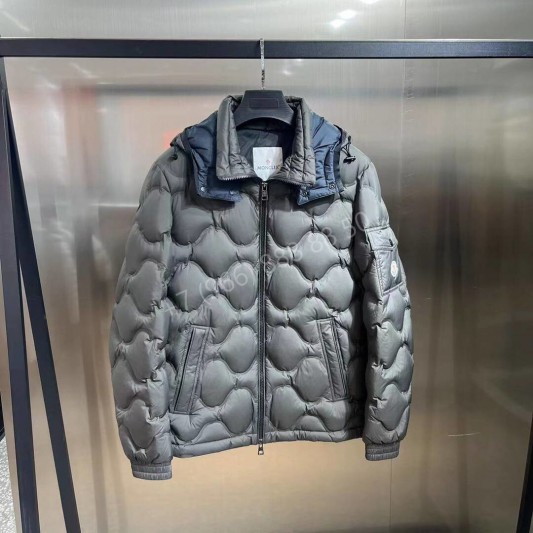 Пуховик Moncler