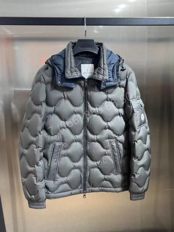 Пуховик Moncler