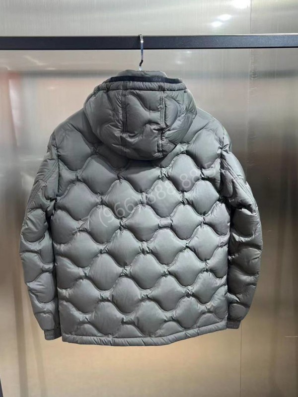 Пуховик Moncler