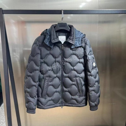 Пуховик Moncler