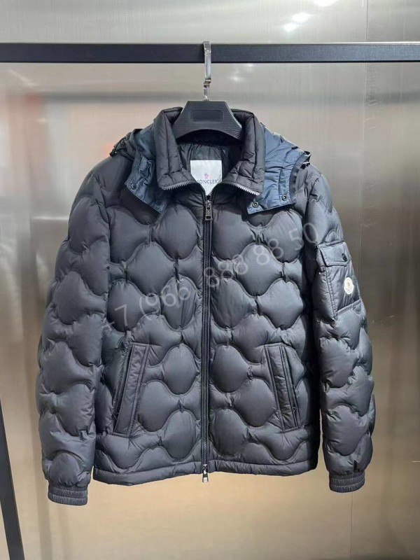 Пуховик Moncler