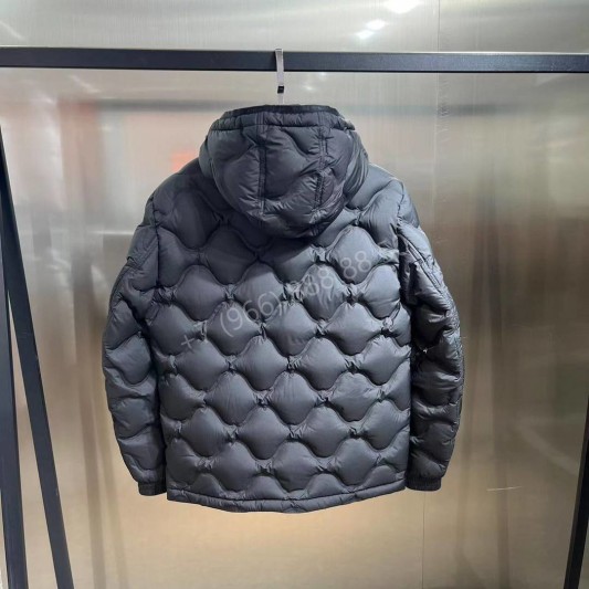 Пуховик Moncler