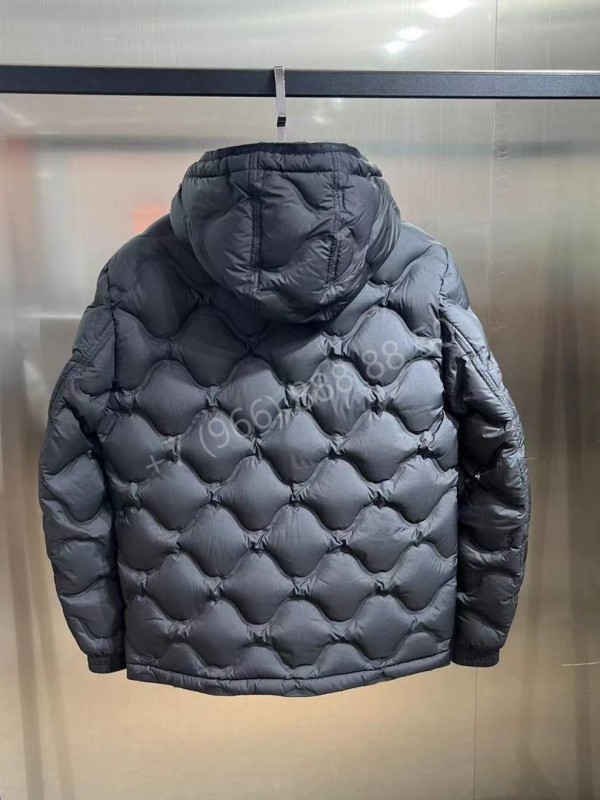 Пуховик Moncler