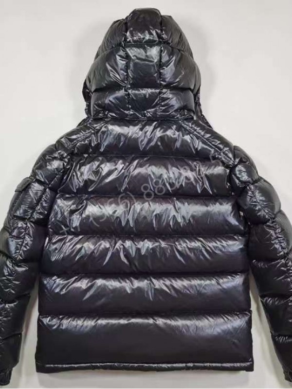 Пуховик Moncler