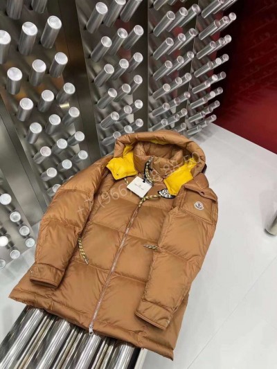 Пуховик Moncler